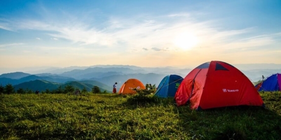 Yaz Kampına Hazırlık: Sıcak Havalarda Kamp için Ekipman Listesi