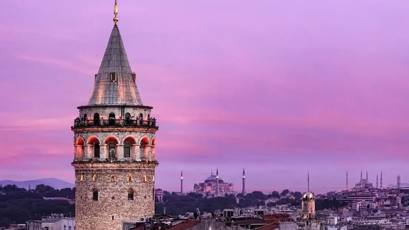 İstanbul’un Kalbinde Bir Yolculuk: Tarih, Kültür ve Manzaranın Buluşma Noktası
